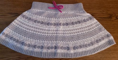 Oshkosh Girls 4T sweater EUC gray white