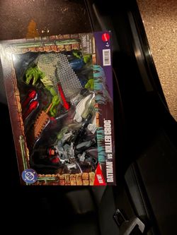DC Batman vs Killer Croc Action Figure Set