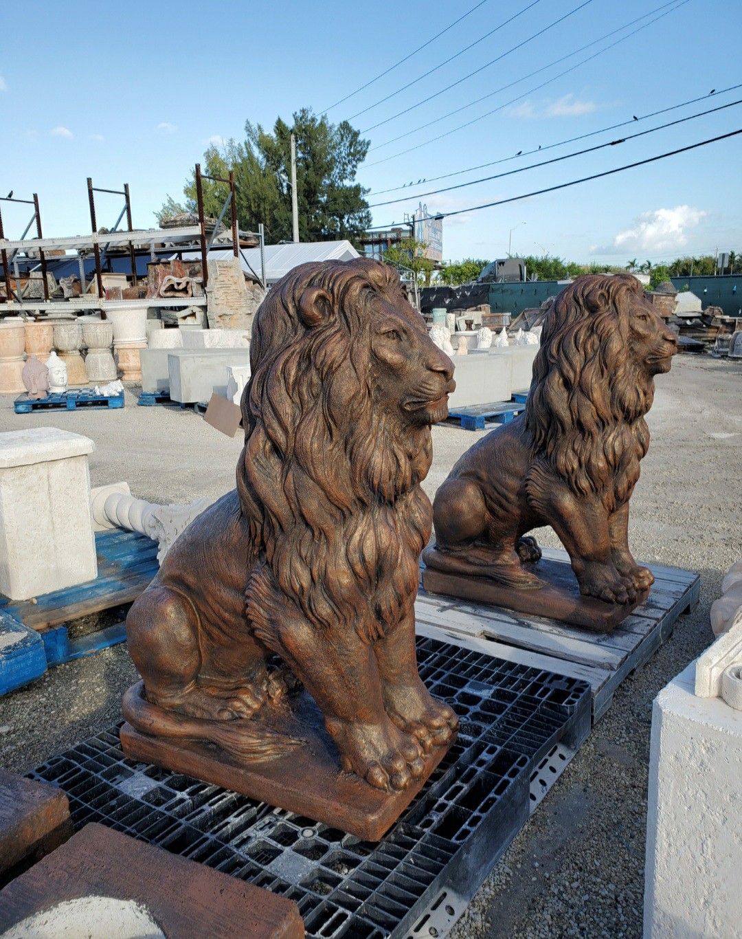 Concrete Lion Statue / Cement Garden Lions