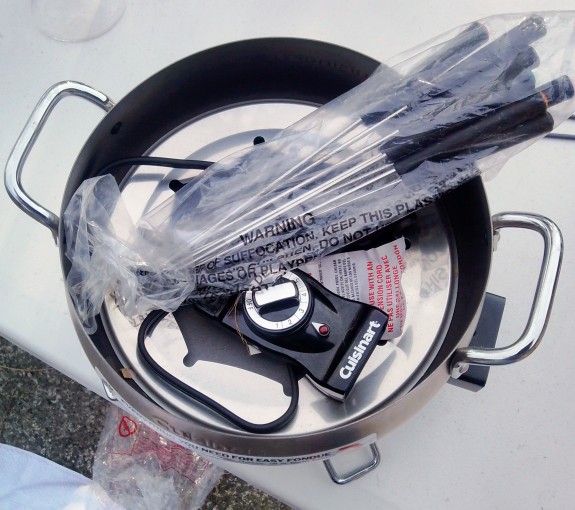 NEW IN OPEN BOX CUISINART FONDUE SET