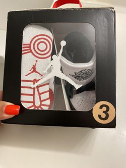 Baby Jordan crib shoes