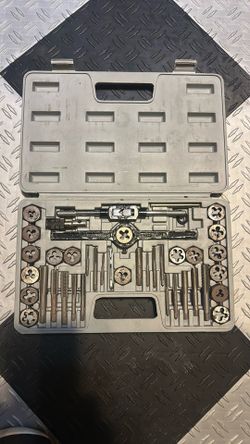 40 Pc Tap and Die Tool Set