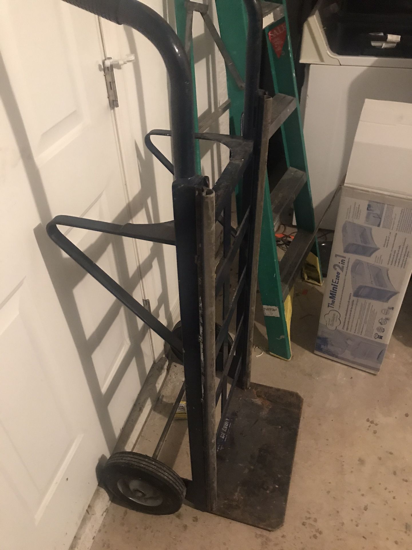 Hand truck/Dolly.