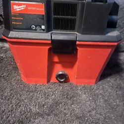 Milwaukee M18 Fuel 6 Gallon Wet Dry Vacuum 