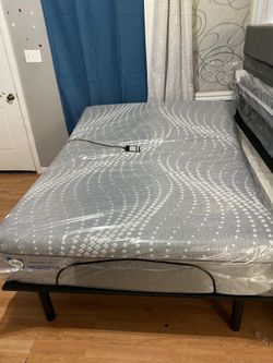 Ajustable Full-size adjustable base with head lift function; includes a Sealy Hybrid mattress.