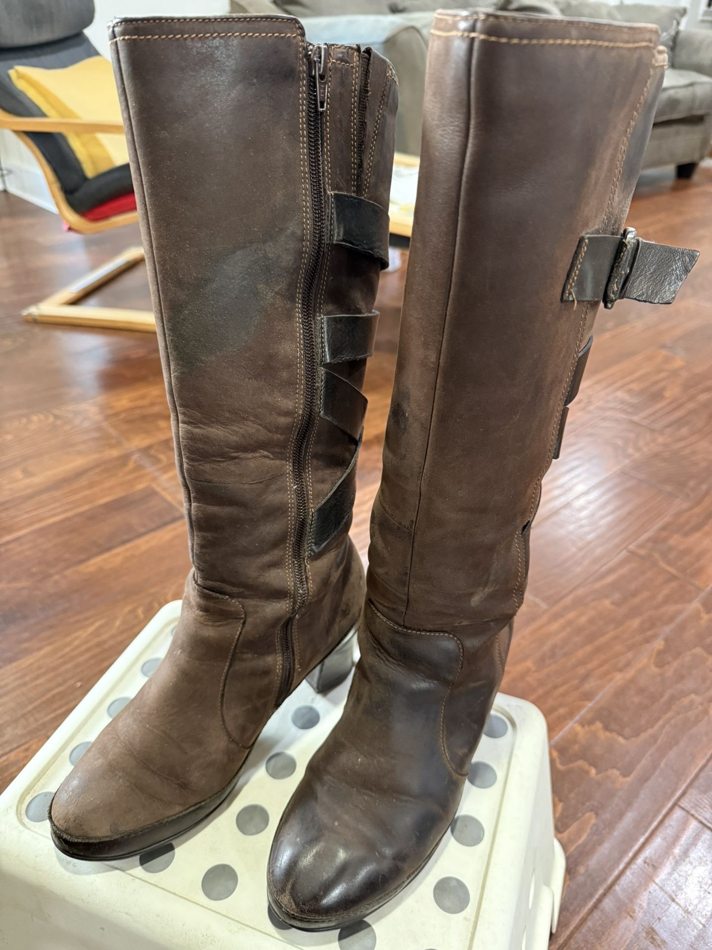 Womens Leather Tall Boots Size 7.5