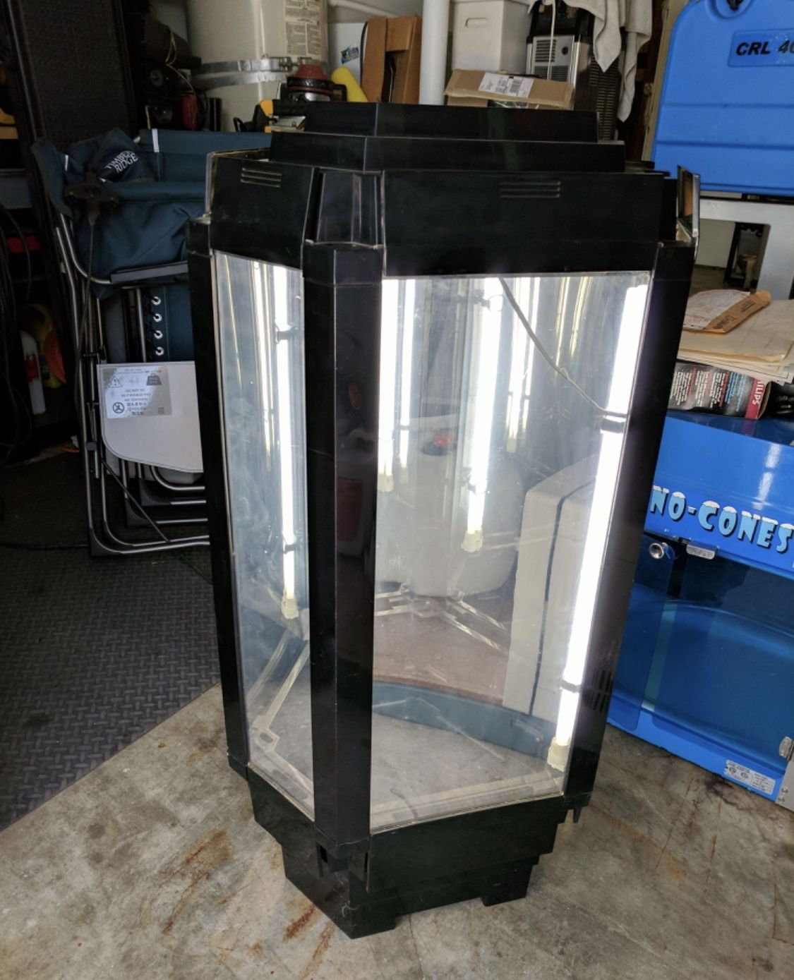 Phototron self-contained hydroponic grow box