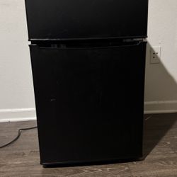 Galanz 3.1 Cu ft Two Door Mini Fridge with Freezer, Stainless, Estar