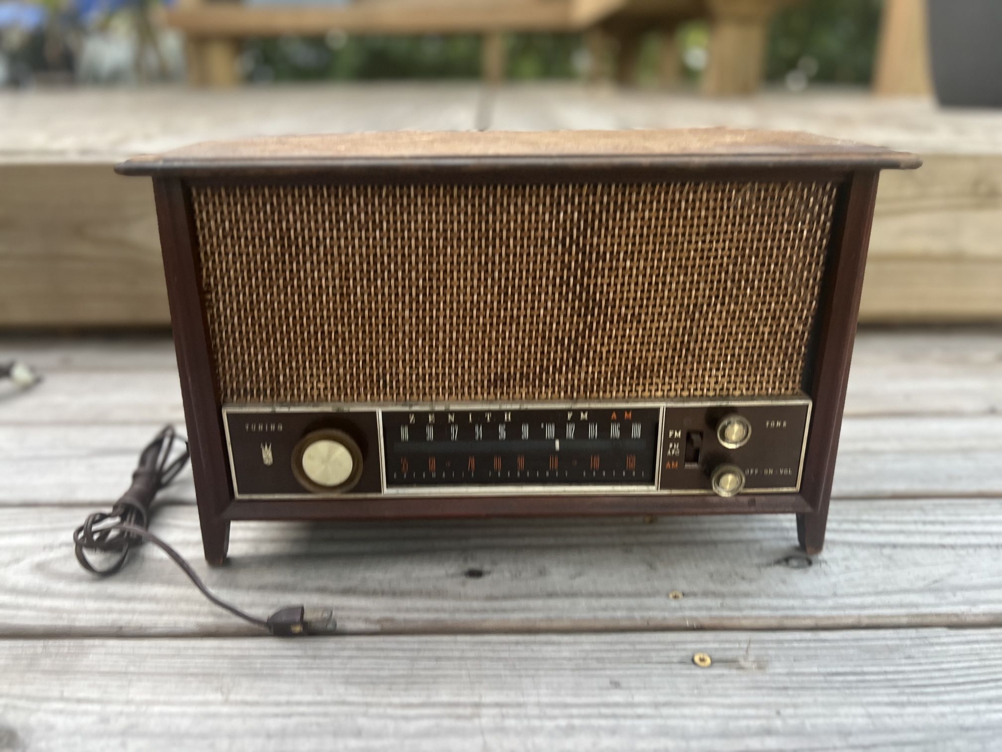 Vintage Zenith Model K731 Tube Long Distance Radio AM/FM Works