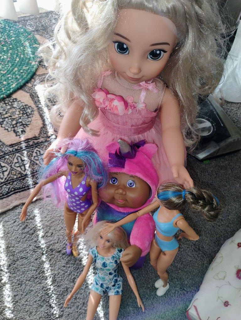 Dolls All For $15 Pickup Only Cash