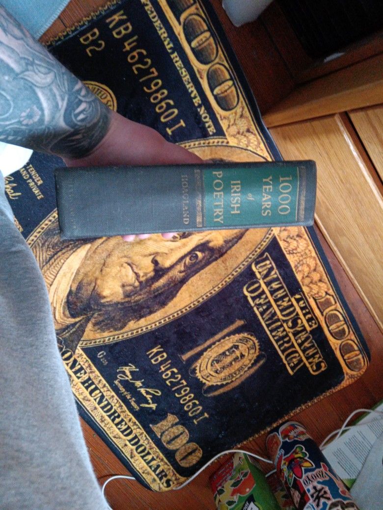 1000 Years Of Irish Poetry By."Kathleen Hoagland"