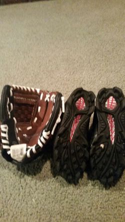 Kids baseball glove and kleets