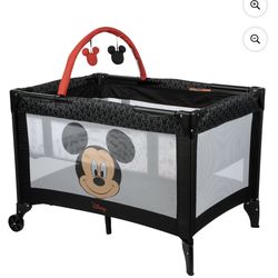 Disney Baby Peeking Mickey Play Yard