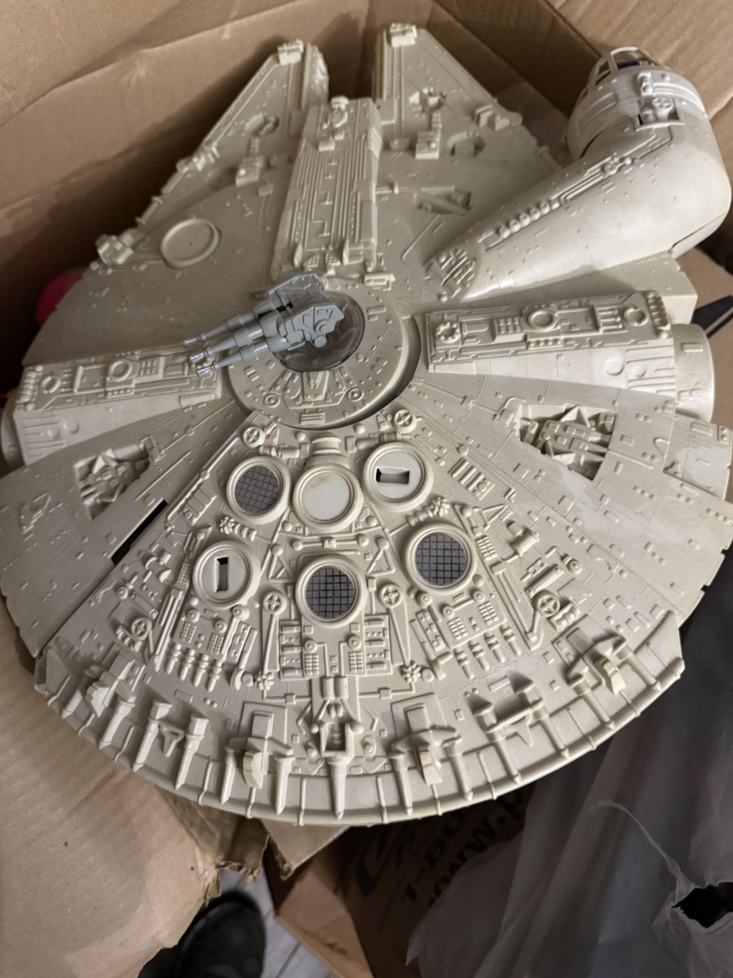 Vintage Star Wars Millenium Falcon Kenner 1980, working electronics
