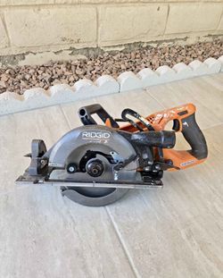 RIDGID 18V Brushless 7-1/4in. Rear Handle Circular Saw