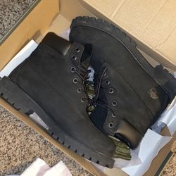 Timberlands “Black Timbs”  x Youth 5.5 (equivalent to a 7.5 in Womens/ 5.5 Men) 