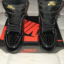 Jordan 1 Metallic Gold 