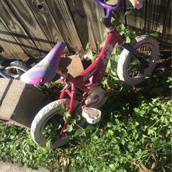 Little Girls Bike Need Work 