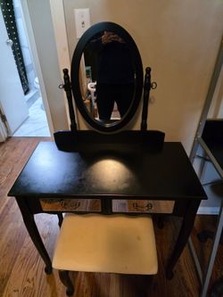 Makeup vanity
