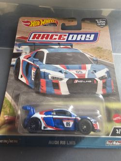 Hot Wheels Premium Audi R8 LMS Race Day