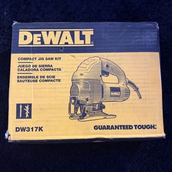 DEWALT 5.5 Amp Corded Variable Speed Jig Saw Kit with Bag