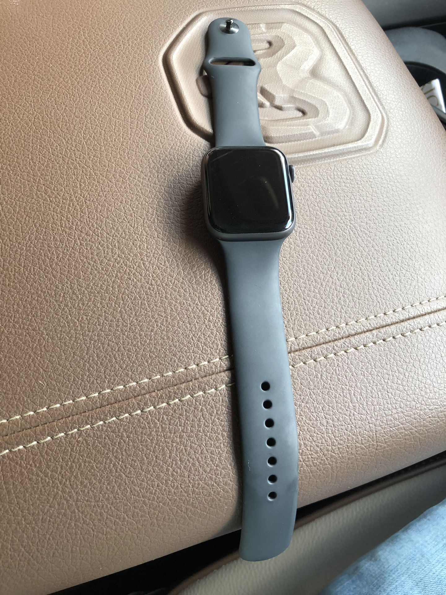 Apple Watch series 4 44m