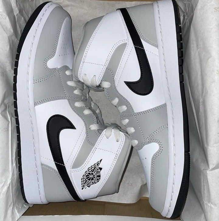 Air Jordan 1 Mid “Light Smoke Grey”
