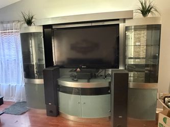 Entertainment center