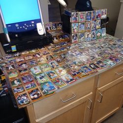 Seattle Mariners 💚 💙 💚 Baseball ⚾️ 😎 📺 T.v. Set  Actual Game Bat & Cap Officially Lisenced Products 