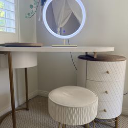 Modern Makeup  Vanity Desk W Mirror 