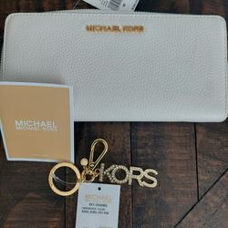 New Michael  Kors Wallet And Key Chain