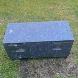 Locking  Large 36” Metal Toolbox With Hydraulic Piston Lid 
