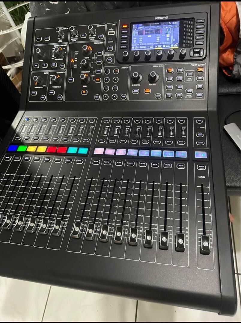 Midas-M32R-LIVE-40-channel-Digital-Mixer.