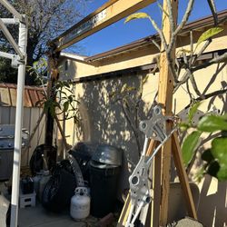 Adjustable Gantry With Rolling Hoist 