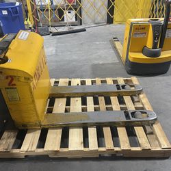 Electric Pallet Jacks & Forklift Battery Charger