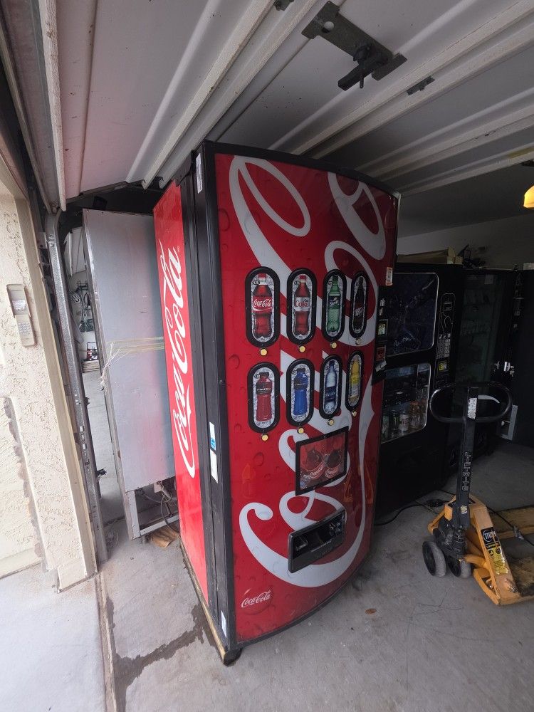 Outside Drink Machine Royal