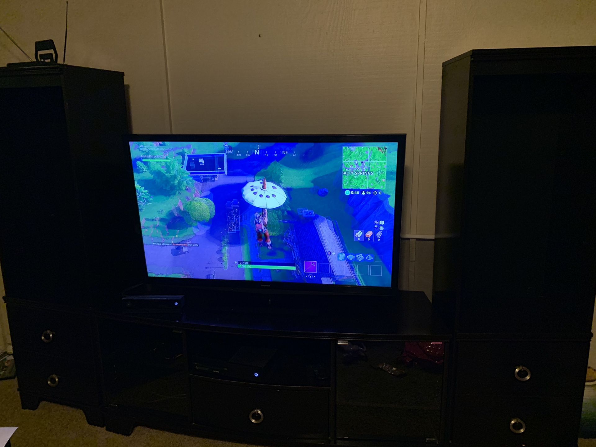 Mors Hutch, entertainment center