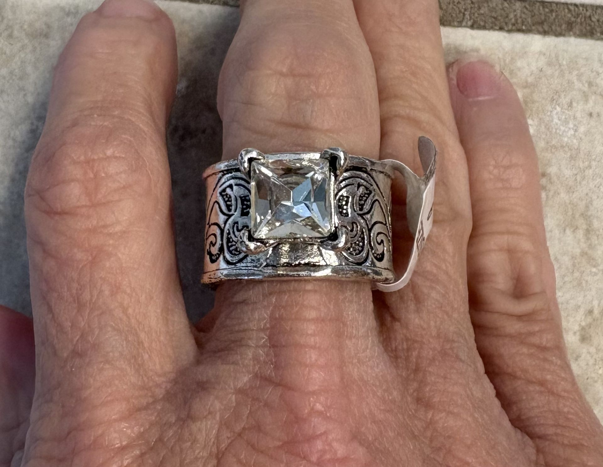 New CZ 4 kt sterling wedding ring size 9