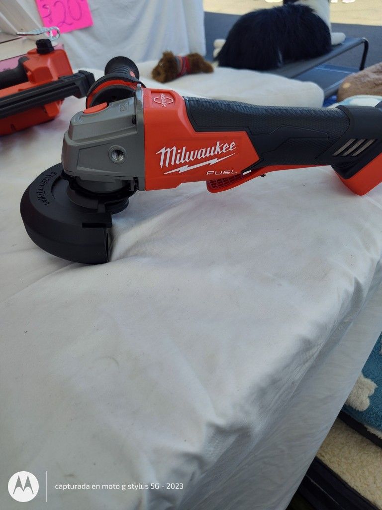 Milwaukee 4 1/2 In / 5 In Grinder W Padle Switch