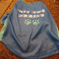 Super Cute HIT THE TRAILS DOG SHIRT SIZE S NEW W TAGS MAKE OFFER
