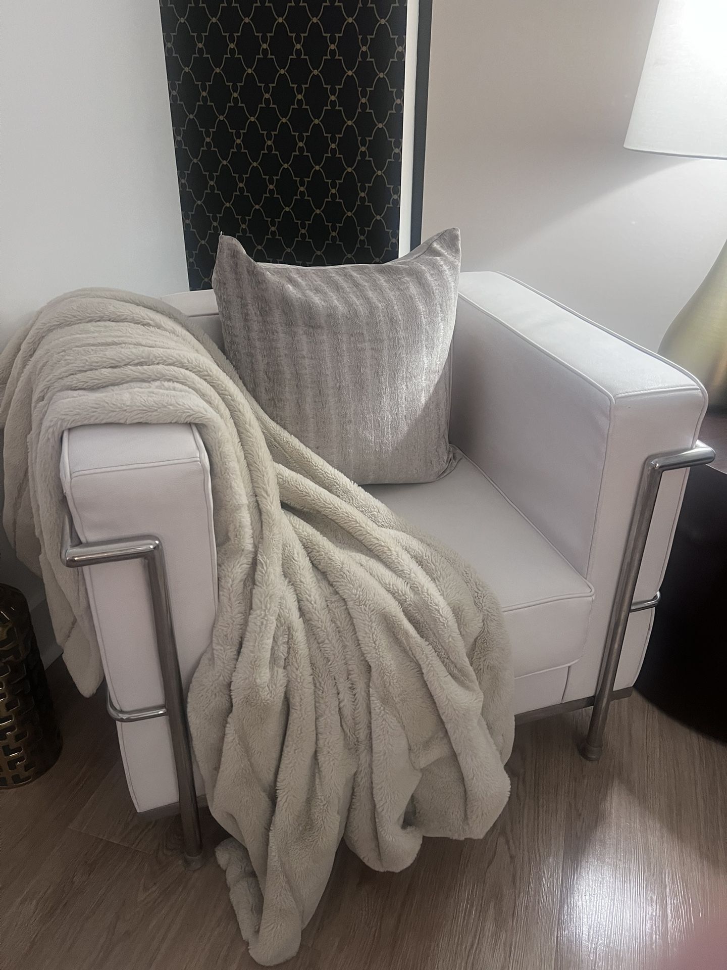 Set Of 2 Contemporary Accent Chairs