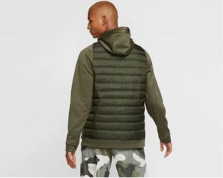 Nike men therma puffer jacket