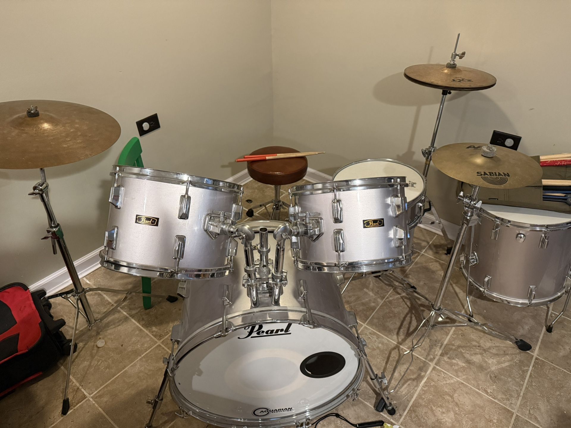 Pearl 5 Piece Drum Set plus Cymbals