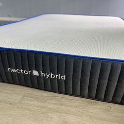 Nectar Hybrid Mattress, Queen, Like New, Perfect Condition