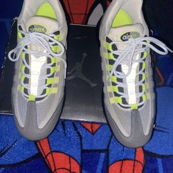 Nike Air Max 95 OG Neon Size 9.5 Like New Clean Shoe No Box 