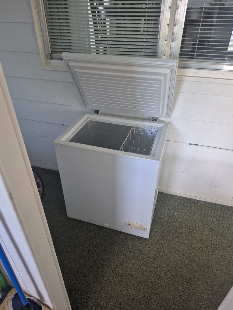 Free Standing Chest Freezer