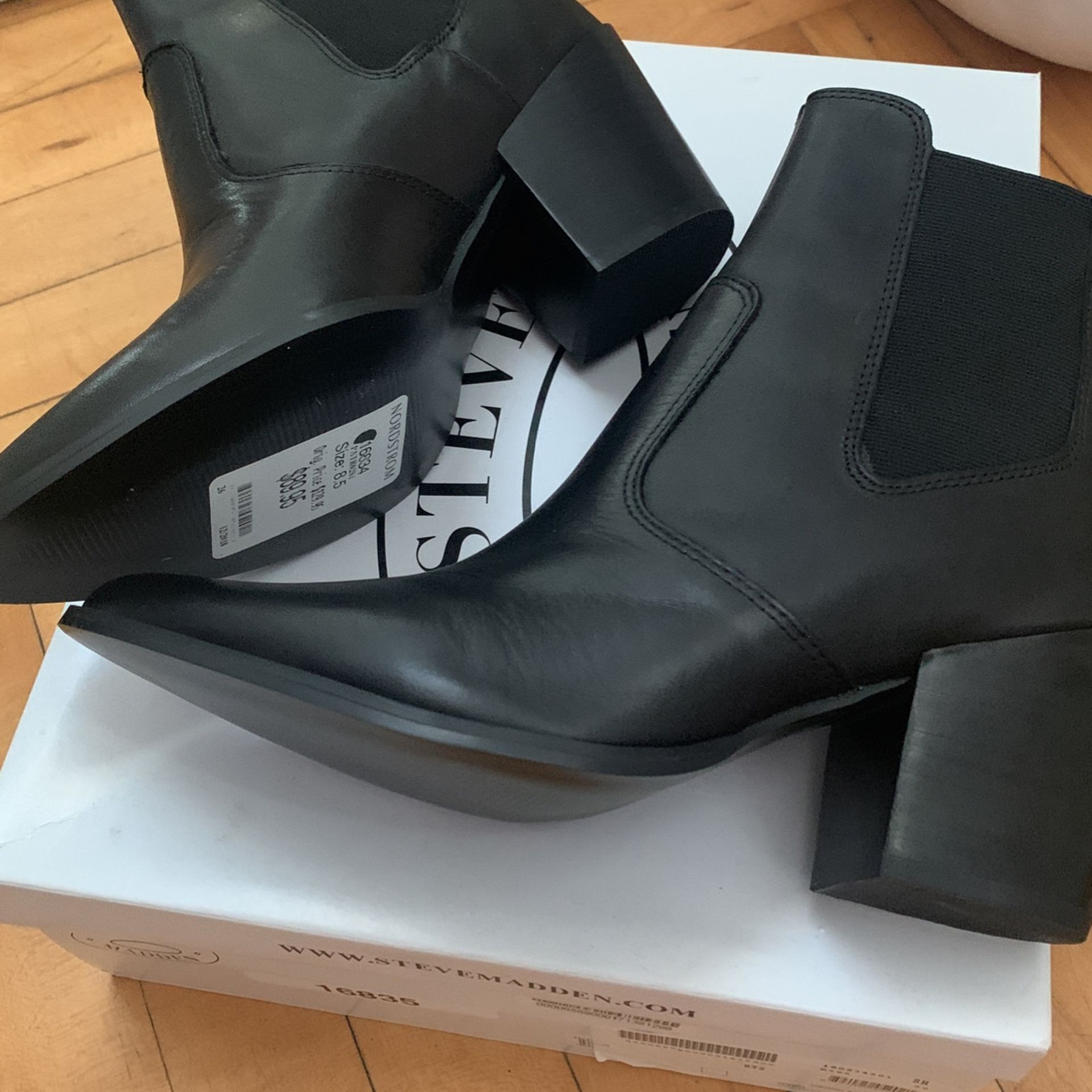 Steve Madden Black Leather Booties 