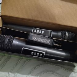 New Set of 2 Wireless rechargeable microphones /nuevo 
set de micrófono inalámbrico 