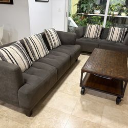 Juego de Sofás 3 y 2 puestos + Mesa de Centro Rústica con ruedas – Excelente Estado 