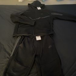 Nike tech sweatsuit brand new